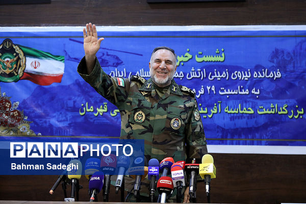 نشست خبری فرمانده نزاجا به مناسبت روز ارتش