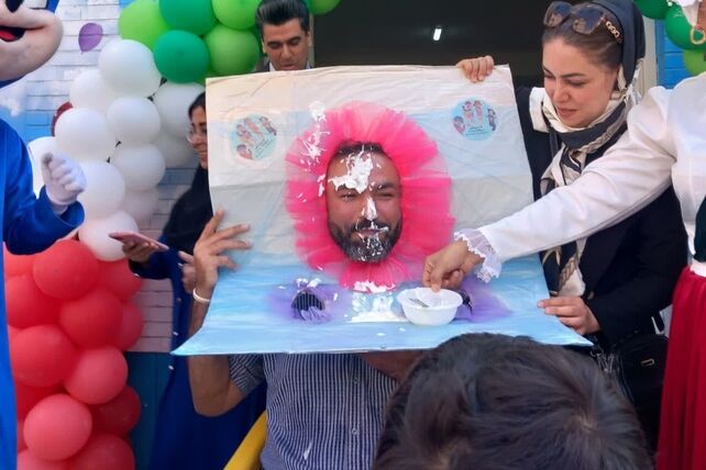 جشن شکوفه ها در دبستان دکتر شهریاری ناحیه ۶