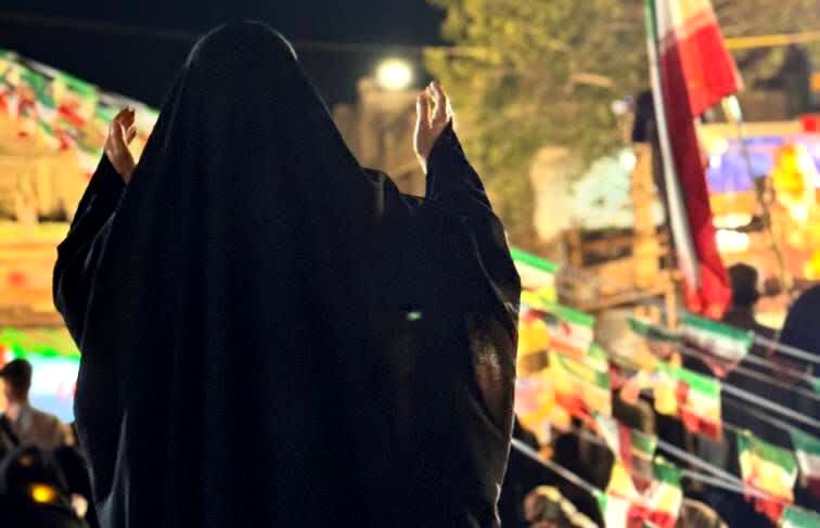 دستانی که برای ایران به آسمان بلند می‌شوند