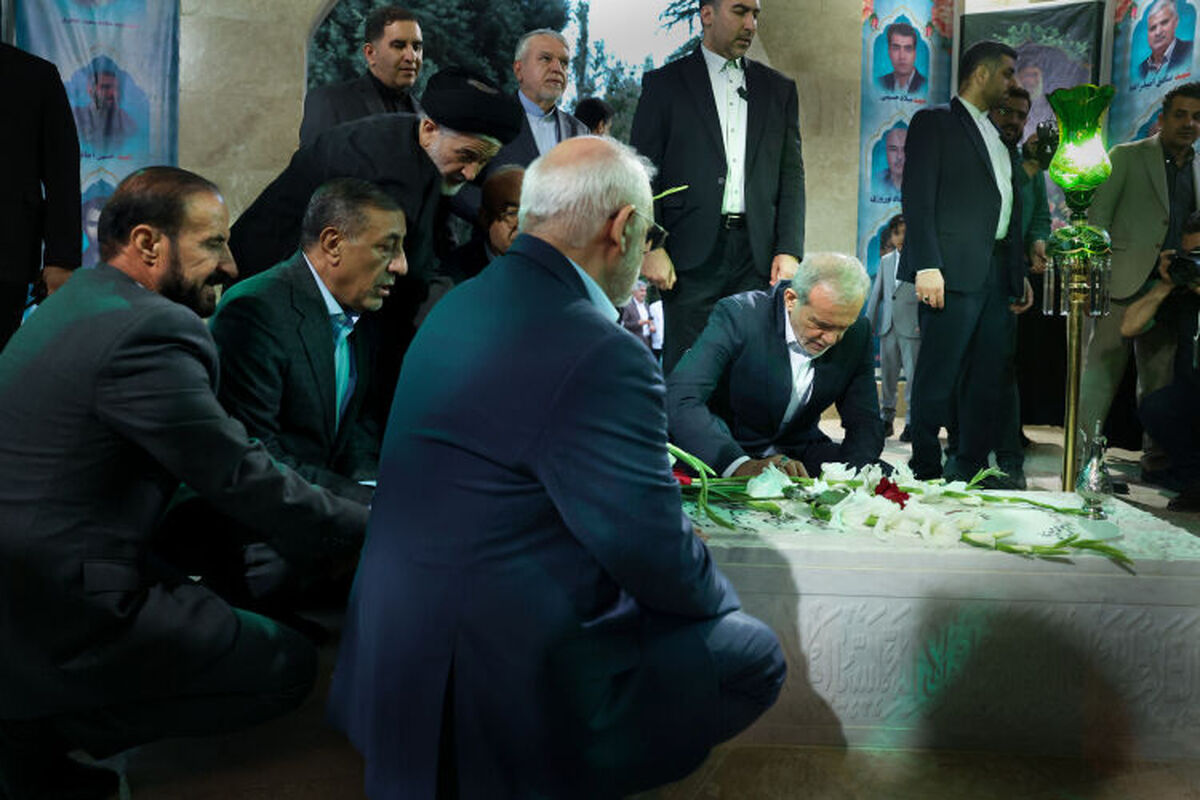 ادای احترام پزشکیان به مقام والای شهیدان استان کرمانشاه