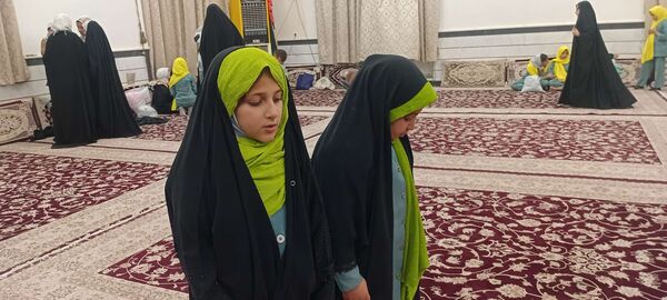 حضور پر رنگ کودکان روستای نقاب در جشن ولادت بانوی دو عالم