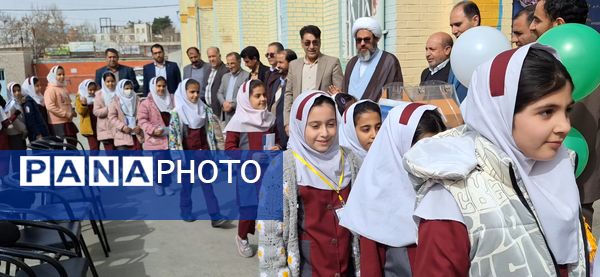 زنگ جشن نیکوکاری با شعار «عیدی برای همه» در دبستان دخترانه شاهد کوهدشت 