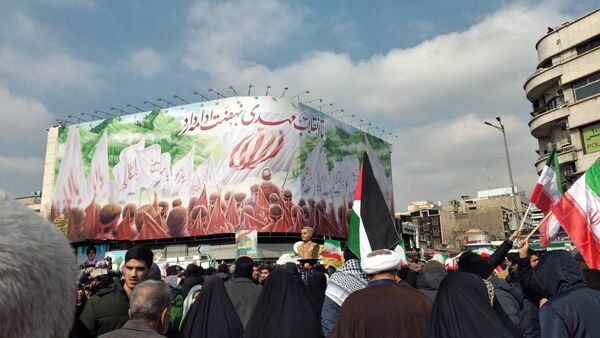 جشن پیروزی انقلاب در خیابان‌های تهران