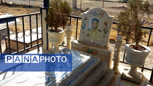  غبارروبی گلزار شهدا با حضور مردم و خانواده‌های شهدای روستای سراب غضنفر