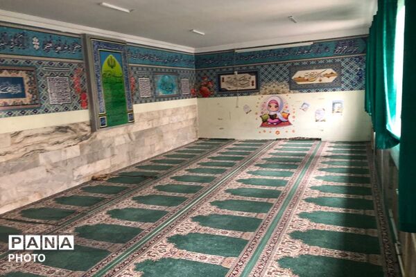 اجرای طرح غبارروبی و زیبا سازی نمازخانه در دبستان هدی شهر قدس با محوریت دوباره قرارمون مدرسه 