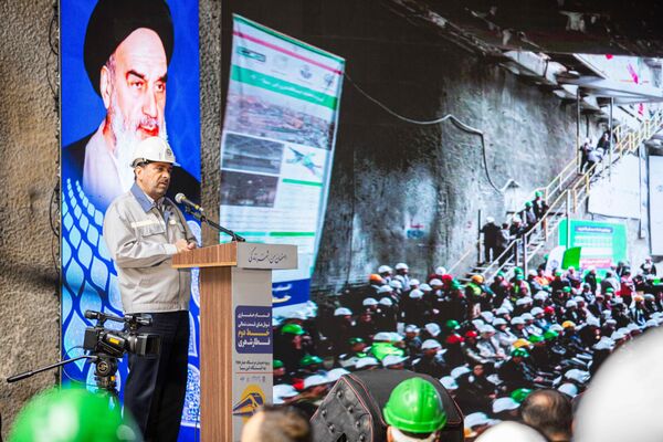 ورود دستگاه مکانیزه  TBM به ایستگاه مترو ابن سینا اصفهان