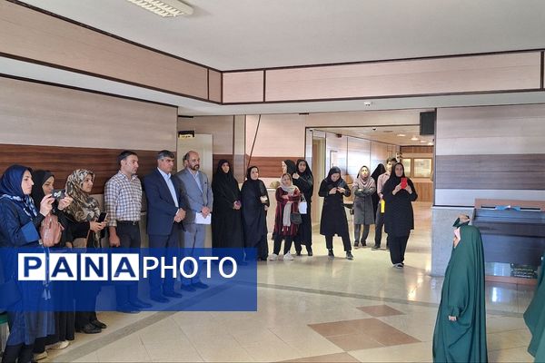 اجرای سرود به مناسبت هفته وحدت و میلاد نبی اکرم (ص) در اداره آموزش و پرورش پردیس 