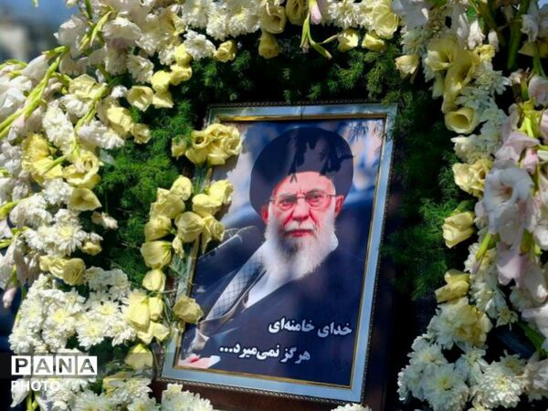خدمت‌رسانی موکب عاشقان ولایت به عزاداران در مراسم وداع بارهبر شهید