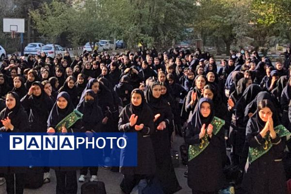 نواختن زنگ امنیت اجتماعی به مناسبت هفته نیروی انتظامی در هنرستان قدس ناحیه دو شهرری 