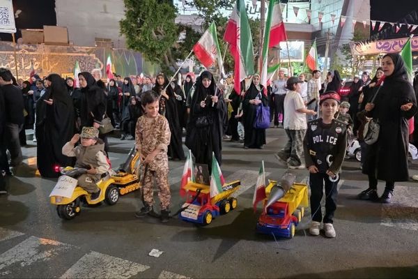 حرکت خودرویی سربازان 1400 پای کار انقلاب