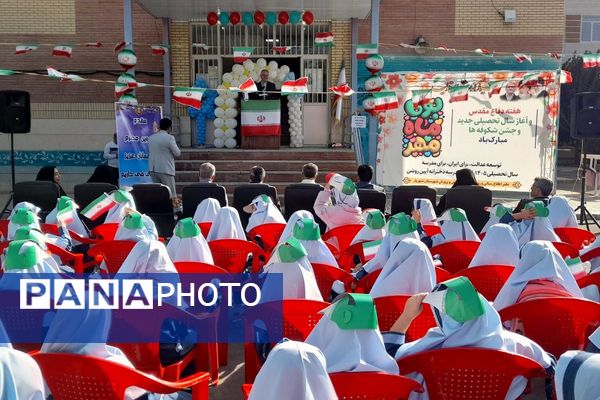 زنگ جشن شکوفه‌ها در مدرسه «آیین روشن» شهریار نواخته شد