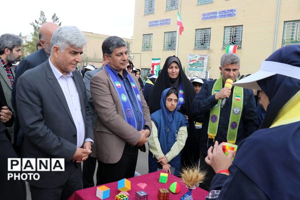 همایش «یاوران انقلاب» ناحیه ۶ مشهد در دبیرستان یاس ۲ 