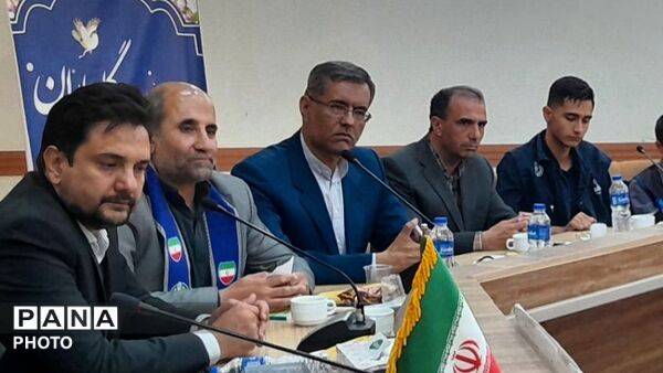 نشست صمیمی مدیر کل آموزش و پرورش استان همدان با دانش آموزان خبرگزاری پانا