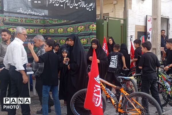 دلدادگی فرهنگیان در موکب اربعین حسینی
