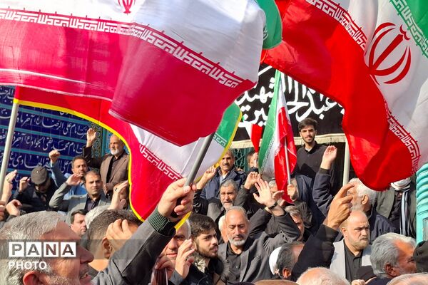 بیعت مردم قرچک با سومین رهبر نظام مقدس جمهوری اسلامی ایران