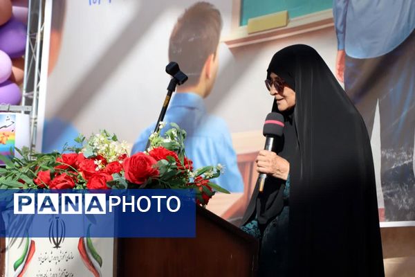 مراسم جشن ملی عاطفه‌ها در دبیرستان دخترانه شهید دکتر پاکنژاد یزد 