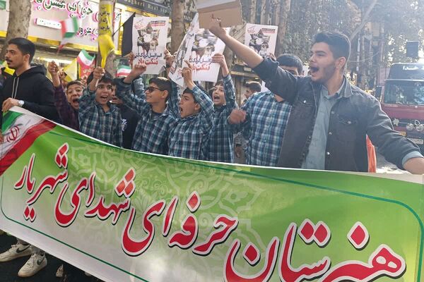 همه‌باهم در راهپیمایی روز دانش‌آموز؛ تجلی وحدت و آگاهی نسل نو