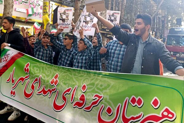 همه‌باهم در راهپیمایی روز دانش‌آموز؛ تجلی وحدت و آگاهی نسل نو