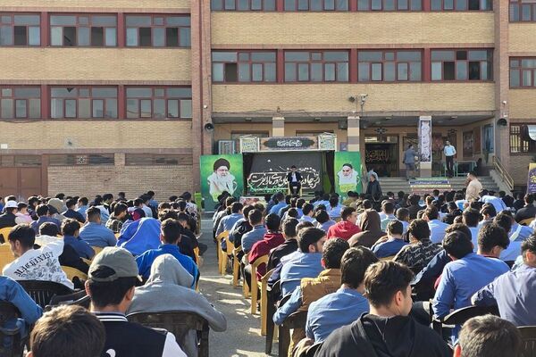 هنرستان موفقیان اسلامشهر میزبان آیین یادواره شهدا با حضور جمعی از مسئولان بود