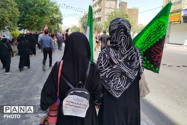 پیاده‌روی جاماندگان اربعین به سوی شاهچراغ (ع)
