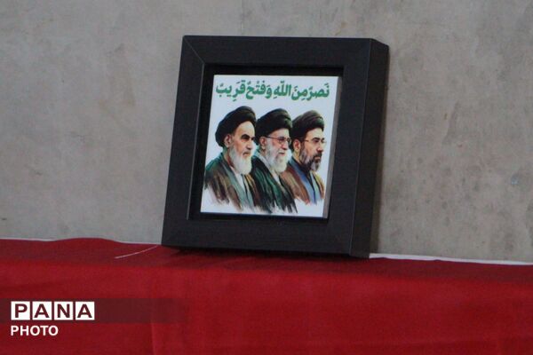 غبار ماتم بر چهره مدرسه شهید ایرجی؛ نجوای «لبیک یا خامنه‌ای» طنین‌انداز شد