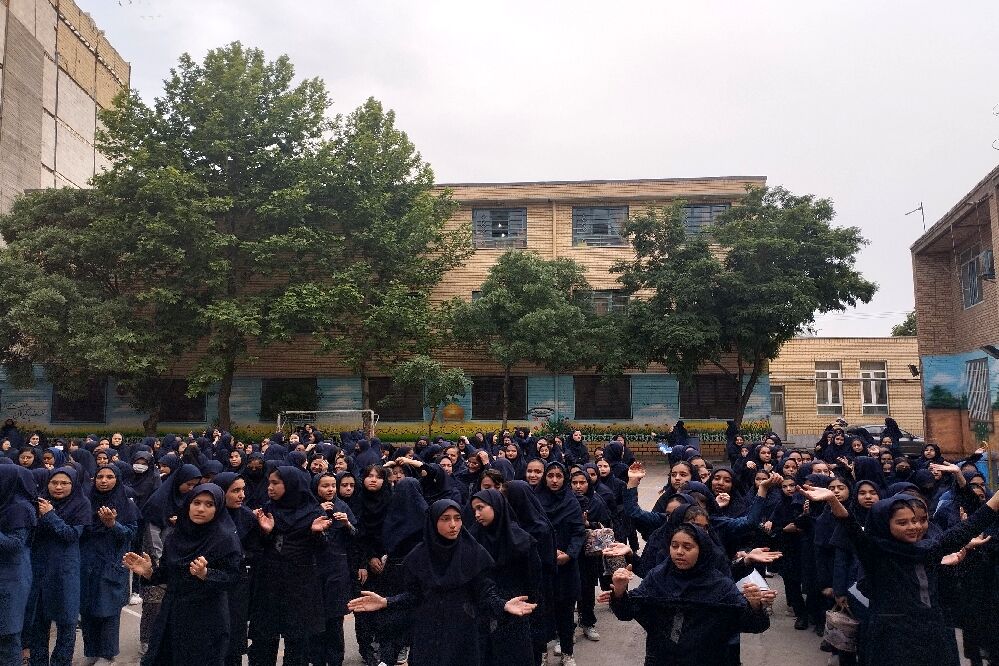 مراسم روز دختر و تقدیر از دانش‌آموزان نمونه و رتبه برتر