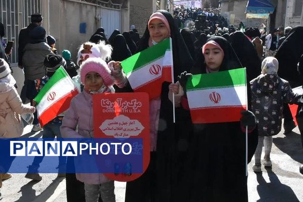 ایستادگی و حضور گرم مردم دماوند در راهپیمایی ۲۲ بهمن