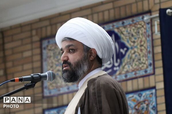 تجلیل از خادمین عرصه تربیت در نمازجمعه باقرشهر و کهریزک 