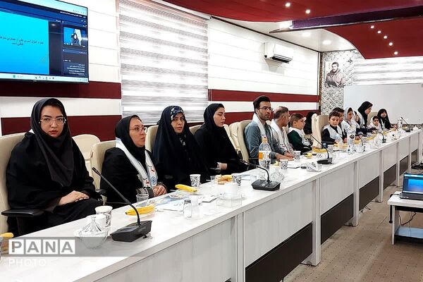 تقدیر از مراقبین و سفیران سلامت در اداره آموزش و پرورش کهریزک