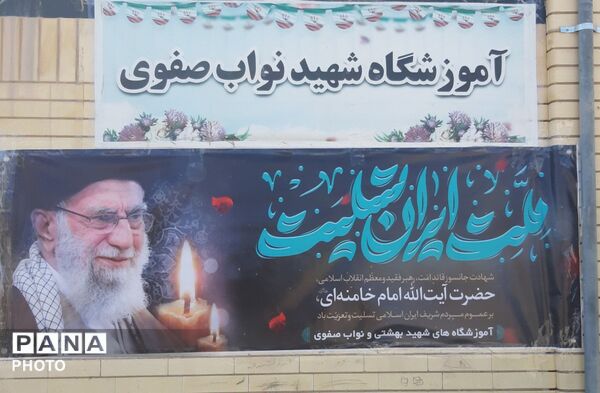 حضور پررنگ و حماسی فرهنگیان و دانش آموزان در عزای رهبر شهید