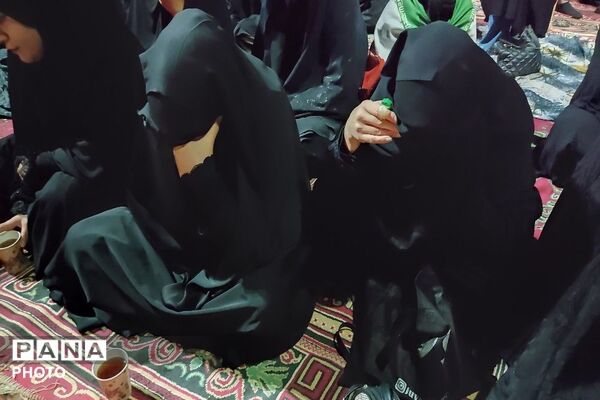 هیئت زنجیر زنی ابا عبدالحسین،  شب تاسوعا در شهر بار نیشابور 