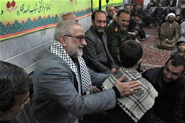 گرامیداشت یاد و خاطره ۱۵ شهید والامقام روستای مومن آباد قم