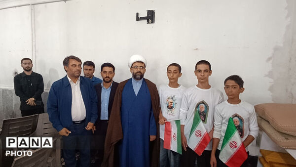 گرامیداشت هفته دفاع مقدس با حضور دانش‌آموزان روستای تمنک 