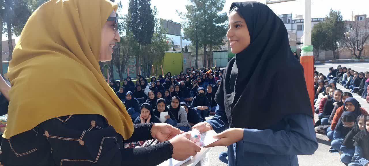 تقدیر از دانش‌آموزان برتر علمی در بیرجند