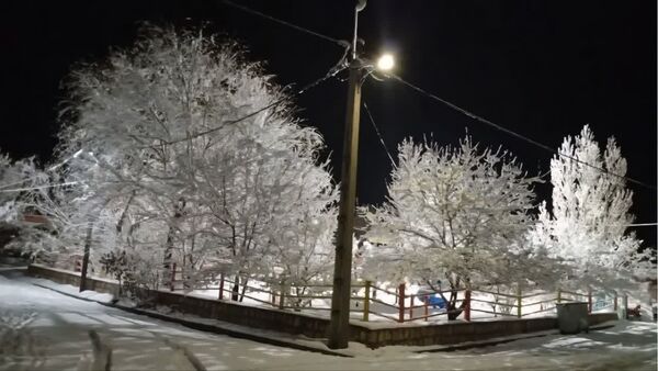 بارش اولین برف پاییزی در روستای نورآباد شازند