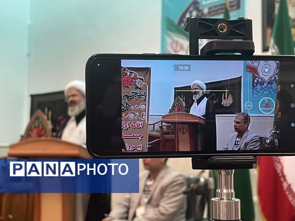 دیدار اعضای بسیج دانش آموزی و اعضای انجمن اسلامی با امام جمعه شهرستان کاشمر 