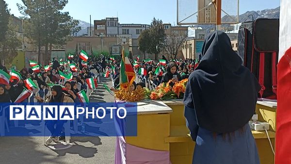 جشن دهه فجر در دبیرستان هاجر بیرجند