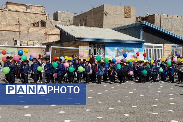 جشن شکوفه ها در مدارس شهرستان قدس، آغاز طلایی و شیرین  سال تحصیلی