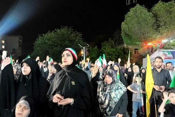همدلی در شب؛ مردم در تجمعات اتحادمحور گردهم آمدند