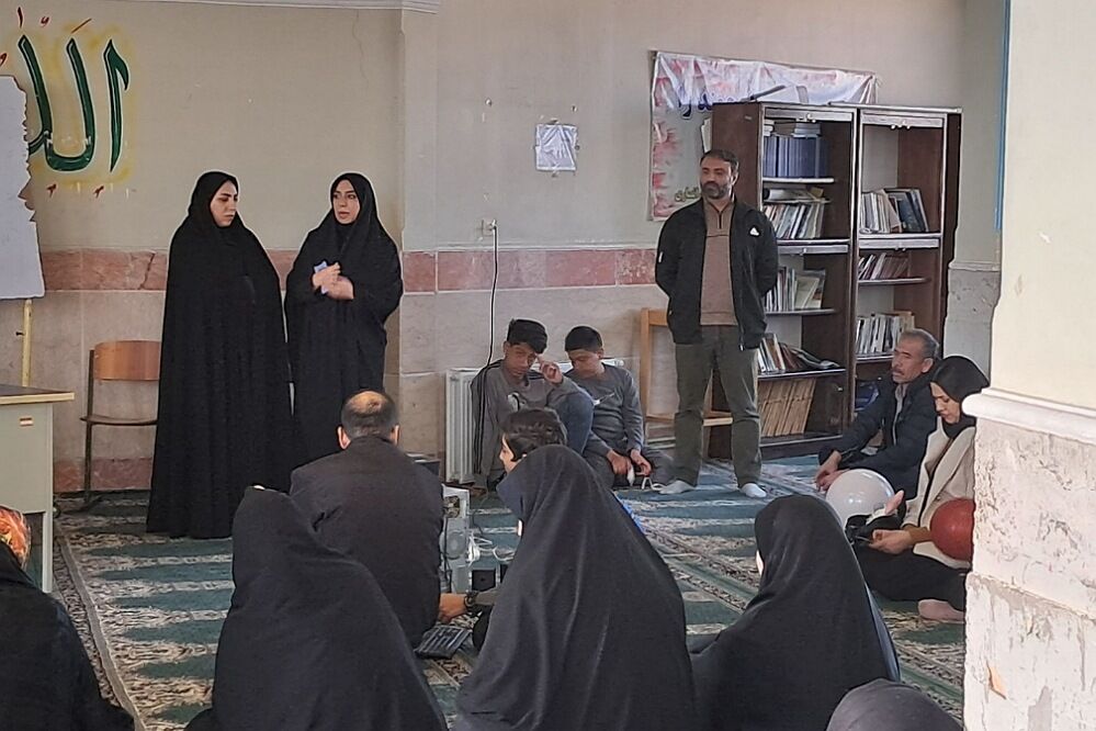 برگزاری جلسه آموزش خانواده در دبیرستان شهید احمدی روشن پیشوا