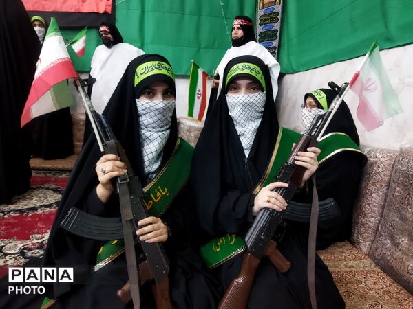 رژه بانوان بسیجی در شهر تفت