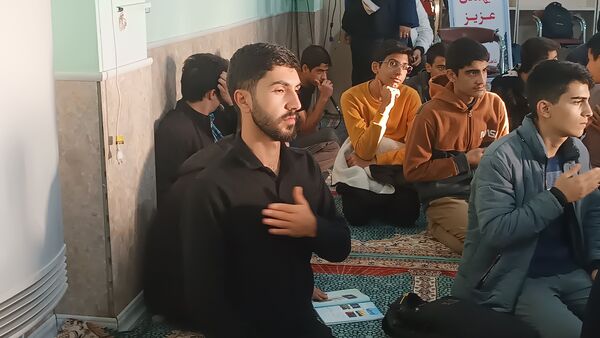برگزاری زیارت عاشورا در دبیرستان شاهد ابوذر غفاری نیشابور در  اولین هفته  آذر ماه 