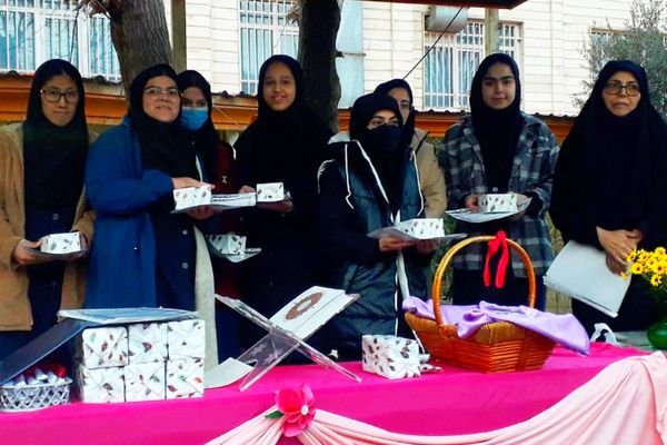 برگزاری مراسم افطار در مدرسه حضرت زینب ناحیه یک ری