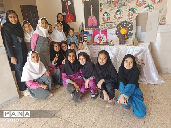 نمایشگاه خلاقیت کودکان مدرسه‌ شهید خدادادی
