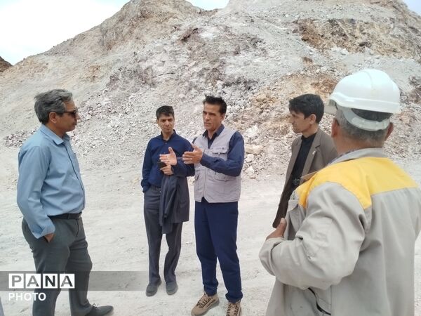 بازدید فرماندار کاشمر از معدن کائولن 