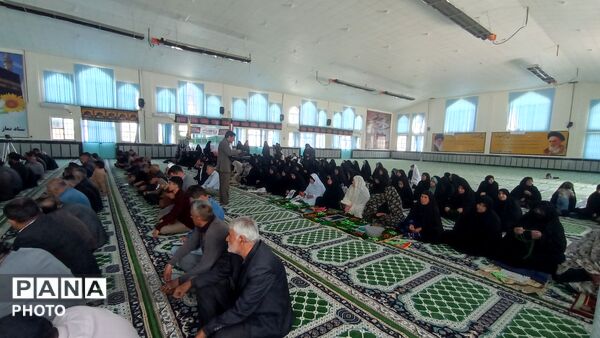 گروه سرود حوزه بسیج دانش‌آموزی شهدای پاتاوه و غرفه‌های نوجوان مبارز در نماز جمعه پاتاوه