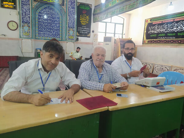 حضور کودکان به همراه والدین در شعبه‌های اخذ رأی