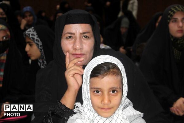 جلوه‌هایی تماشایی از حضور کودکان و نوجوانان مارگونی در غم شهادت امام خامنه‌ای(ره)