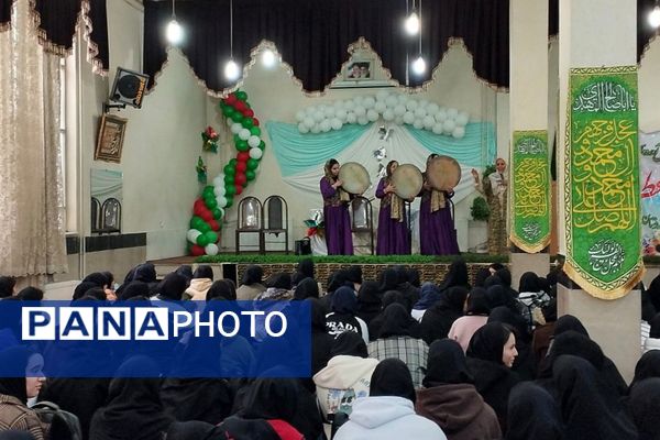 دبیرستان صدیقه طاهره غرقِ در شور فاطمی