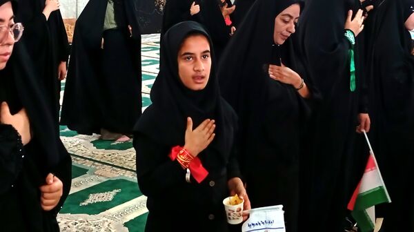 عزاداری دختران فاطمی شهر بن با محوریت حمایت از رهبری 